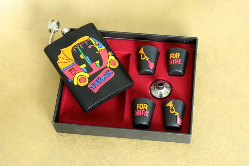 Hip Flask with Shot Glasses - Tuk Tuk - Master